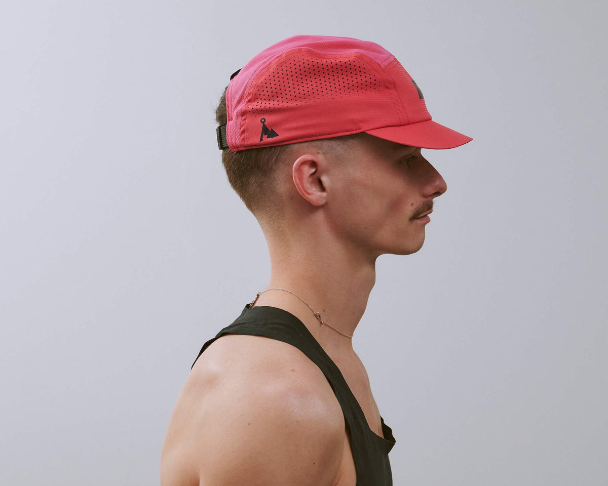 FEATHER RACING CAP