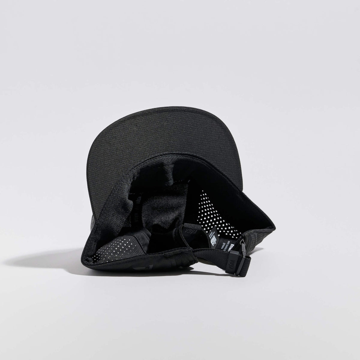 FEATHER RACING CAP