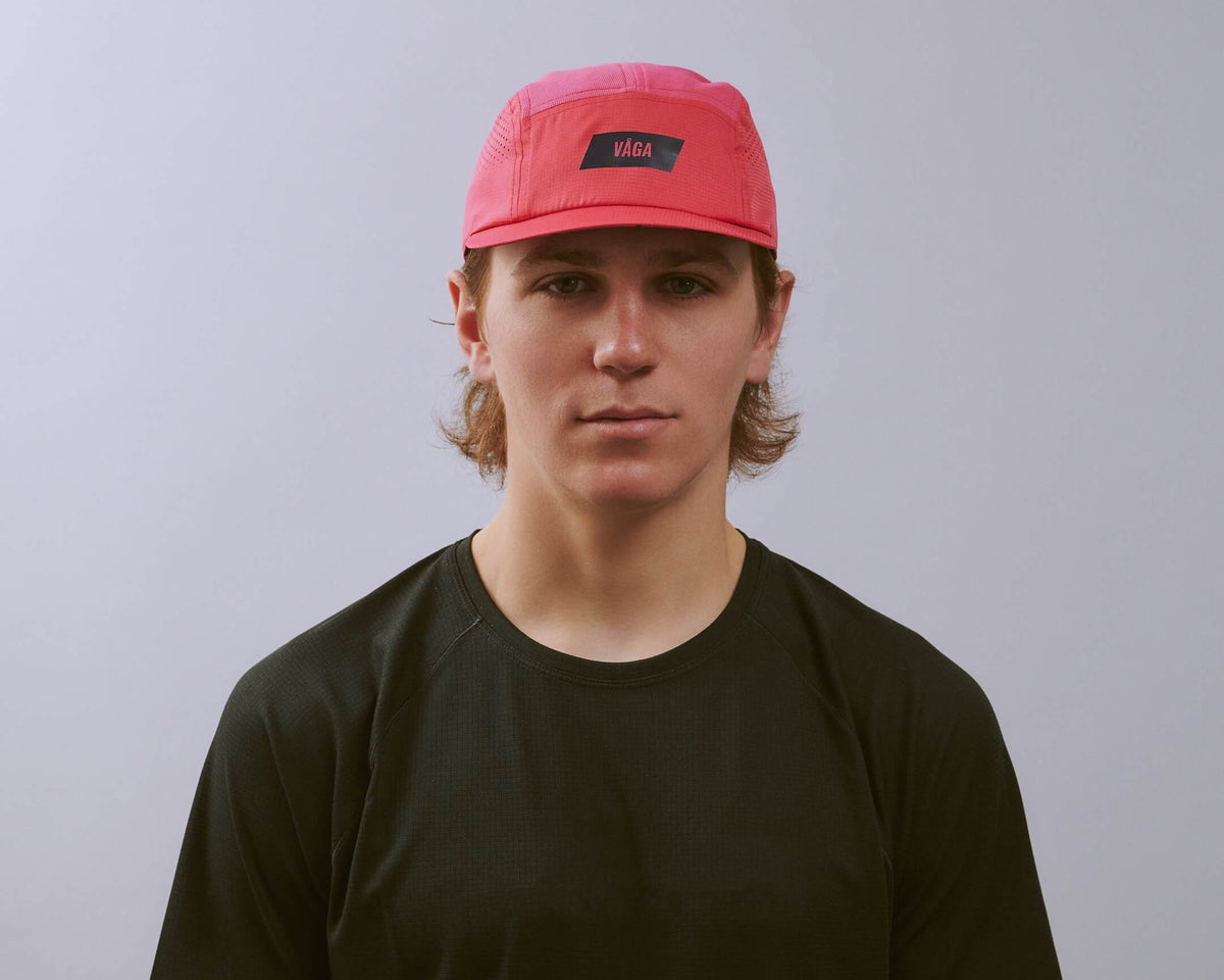 FEATHER RACING CAP