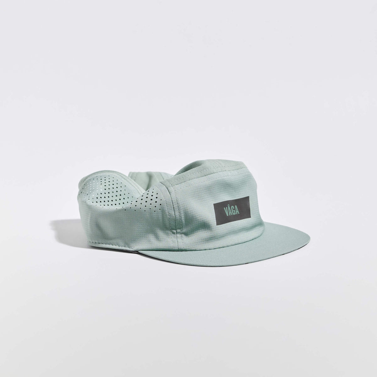 FEATHER RACING CAP
