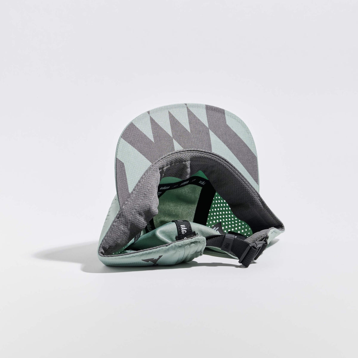 FEATHER RACING CAP