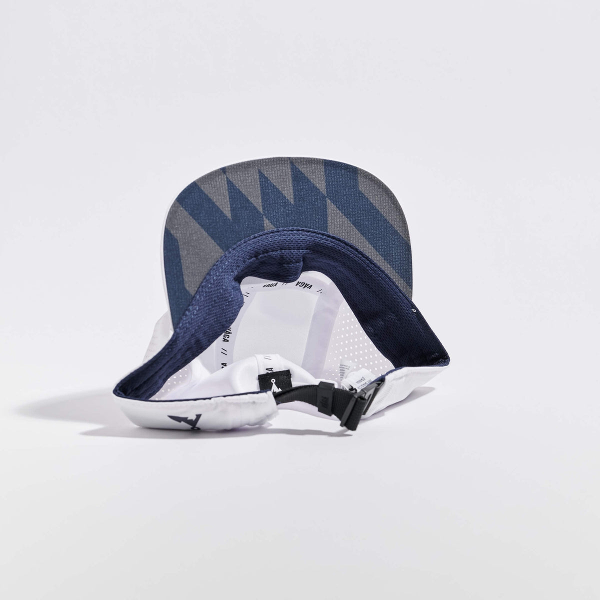 FEATHER RACING CAP